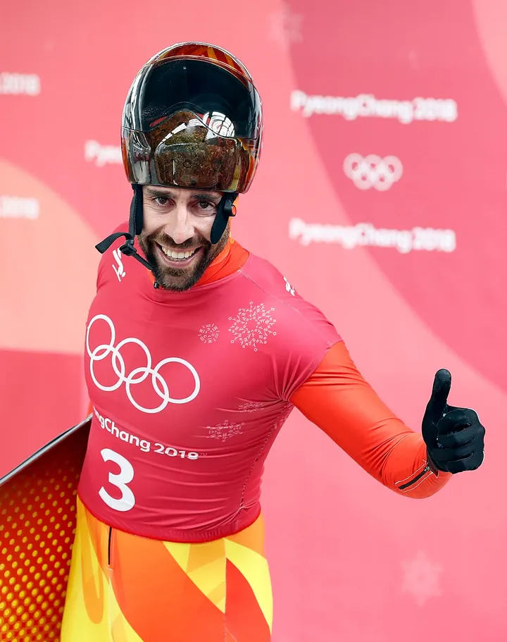 Ander Mirambell sonríe y levanta el pulgar tras su bajada, ante el panel de Pyeongchang 2018